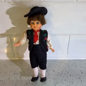 Vintage collectible Doll. Eyes close.